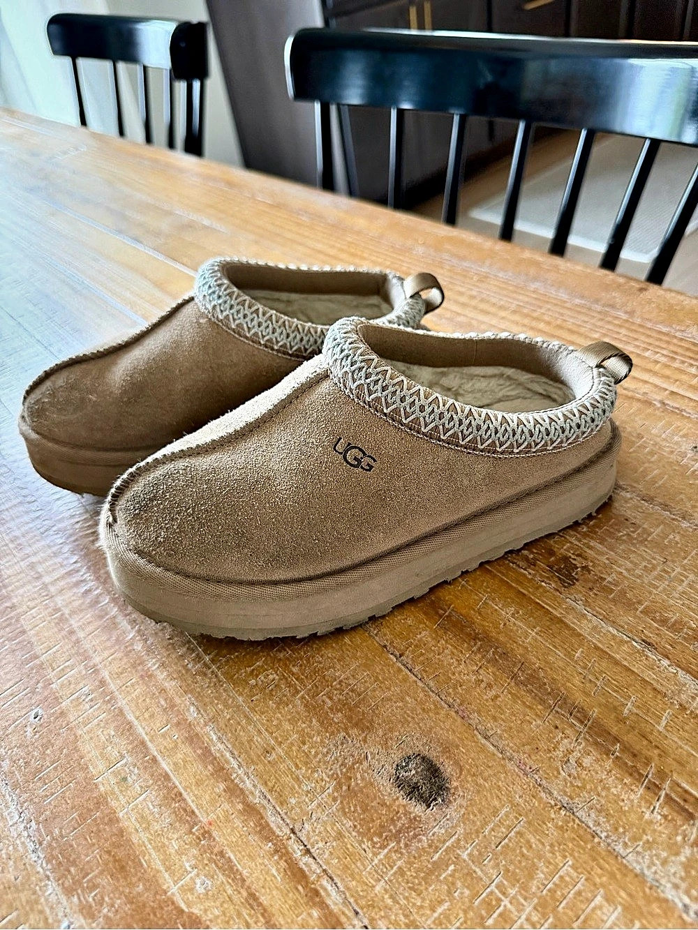 Kids UGG Tazz Slippers in color Sand